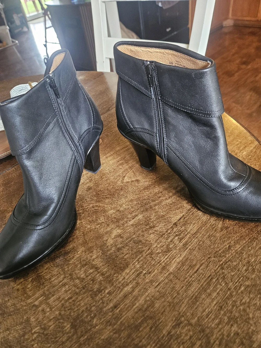 Sofft Black Leather Ankle Booties with Side Zips 9.5